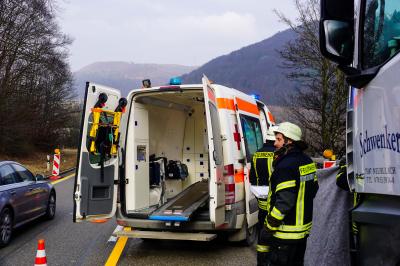 Muehlhausen: Unfall mit Lkw und Pkw auf A8 kurz vor AS Muehlhausen